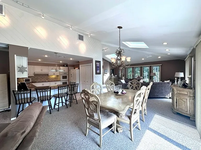 500 Hoffman Ln — Photo 11