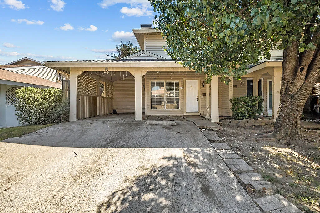 3 bed, 1472 sqft, $2,200 — Photo 1