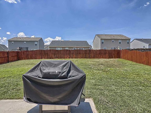 3rd image of 915 Dovefield Ln