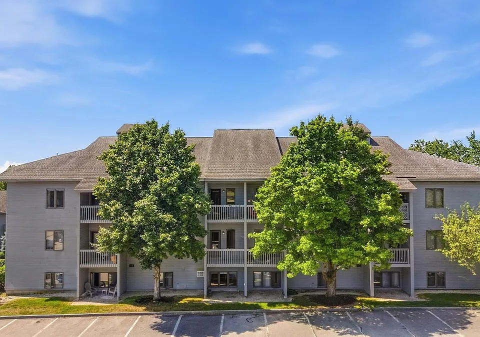 5 Tsienneto Rd #212