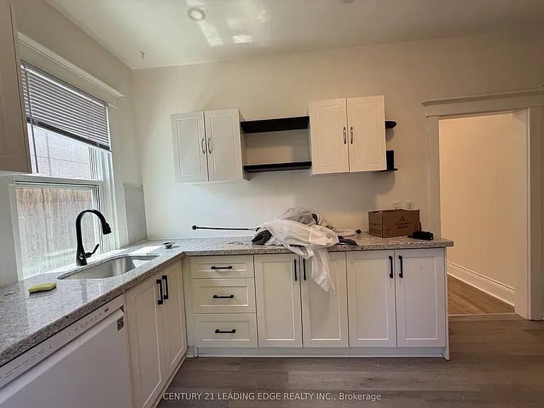 485 Albert St — Photo 7
