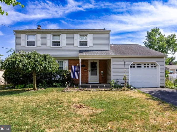 31 Lantern Ln, Cherry Hill, NJ 08002