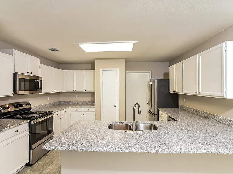 4234 Sunrise Cove Dr — Photo 8