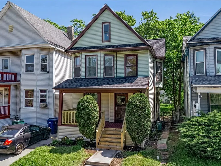 1097 Tonawanda St — Photo 4