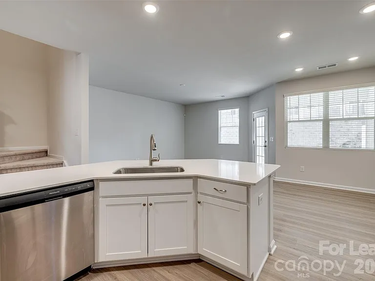 807 Gable Oak Ln — Photo 8