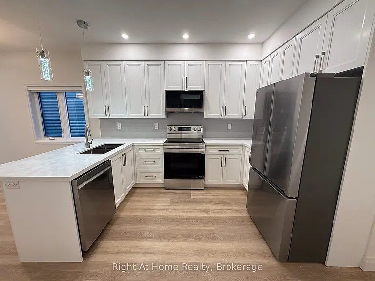 576B Guelph St — Photo 4