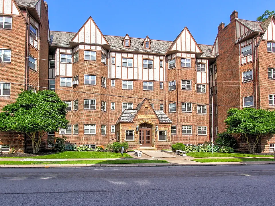 Edgewater Building located at 12505 Edgewater Drive