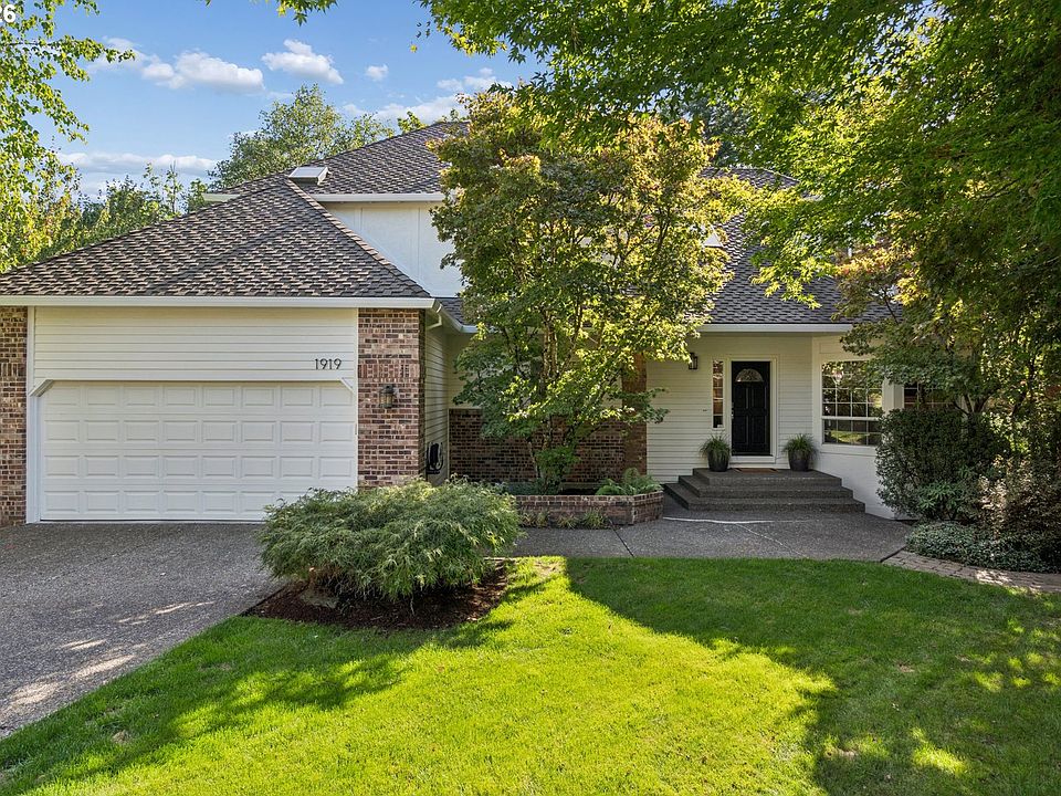 1st image of 1919 NW Runnymeade Ct