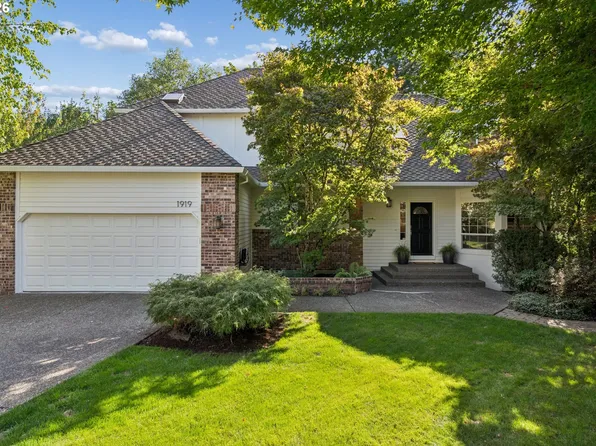 1919 NW Runnymeade Ct, Portland, OR 97229