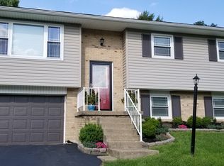 49 Pin Oak Dr, Wheeling, WV 26003