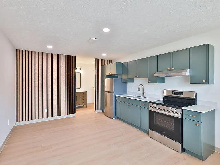551 Elm St #2 — Photo 2