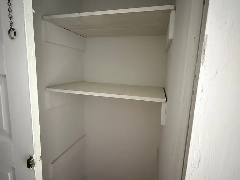 49 W Commerce St — Photo 31