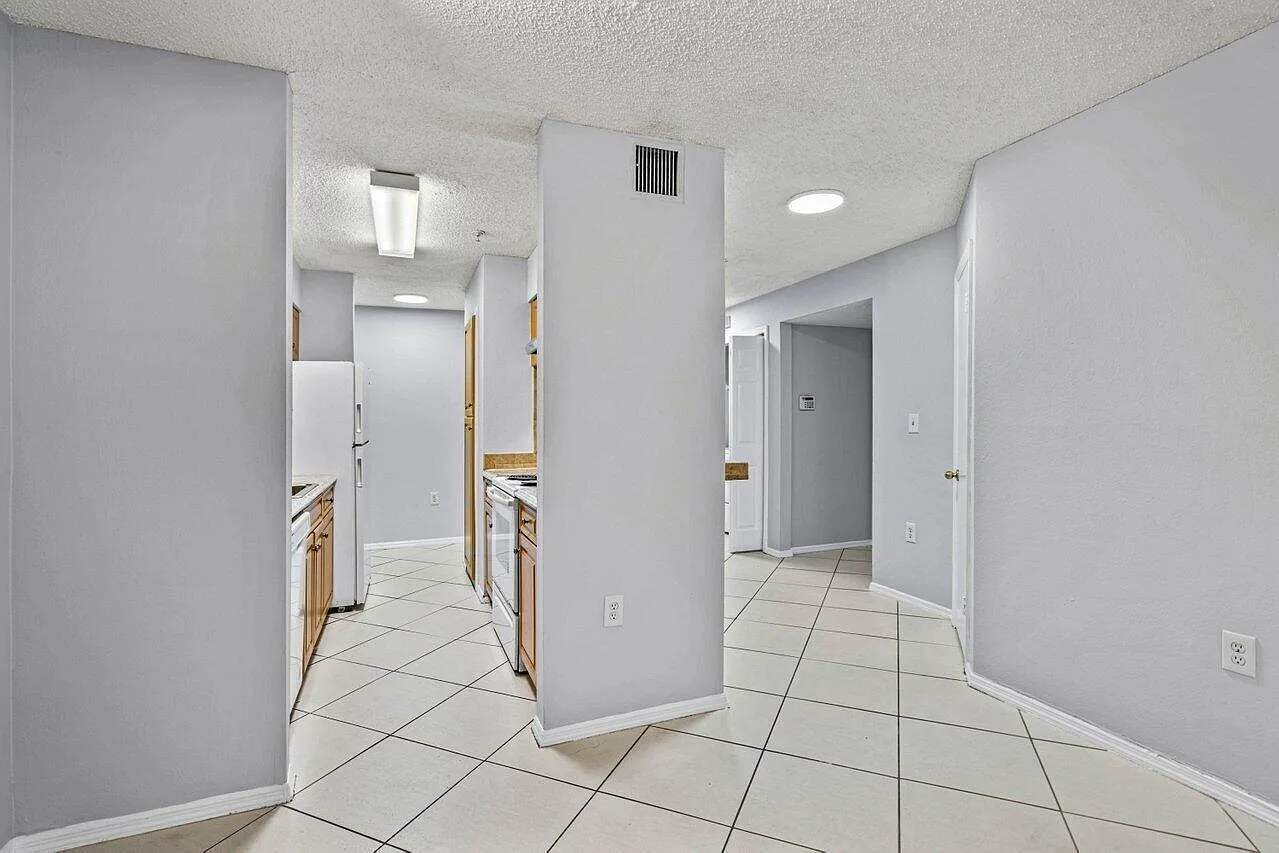3 bed, 2.0 bath, 1217 sqft, $2,350 — Photo 3