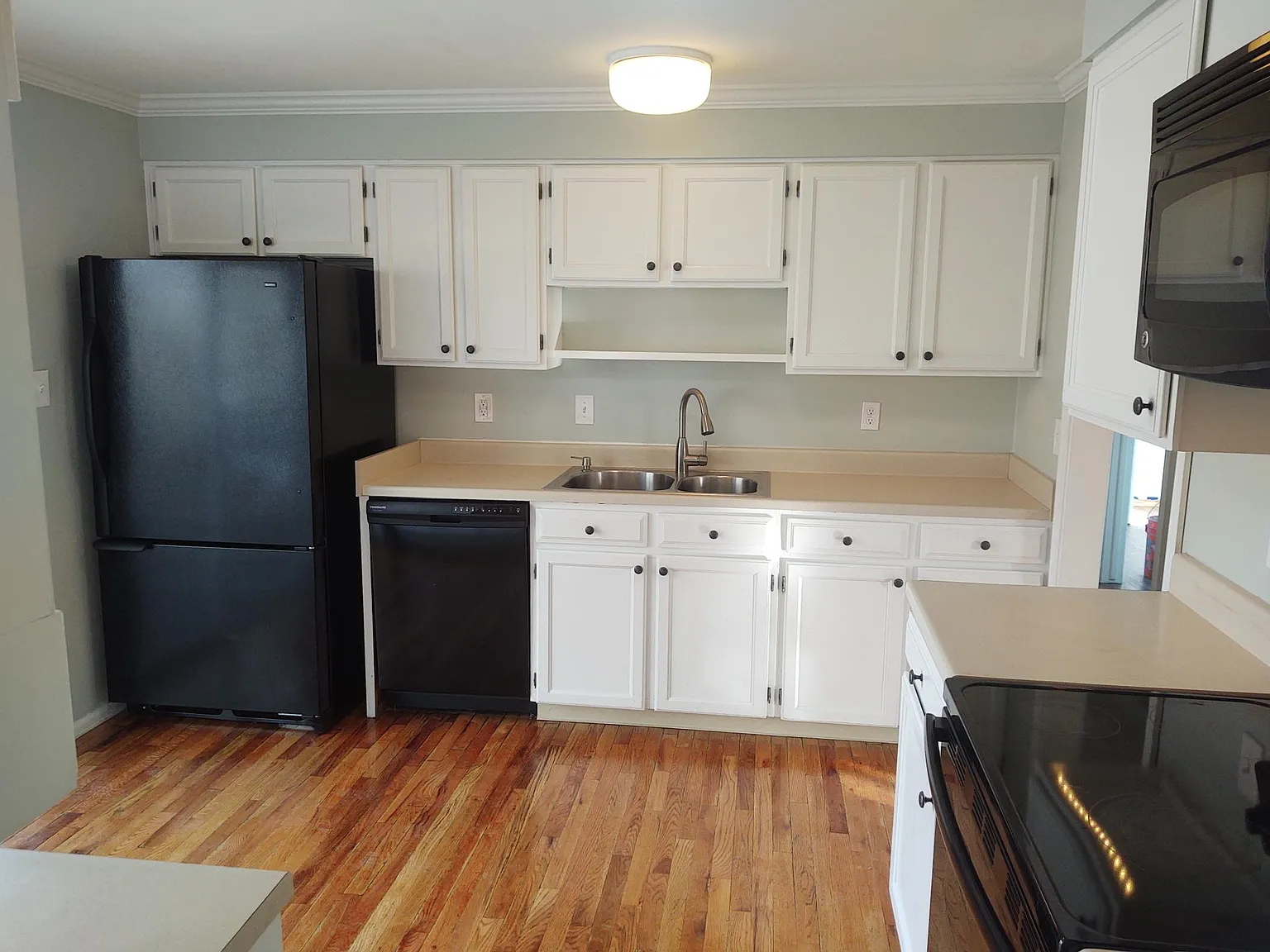 3 bed, 1820 sqft, $2,800 — Photo 2