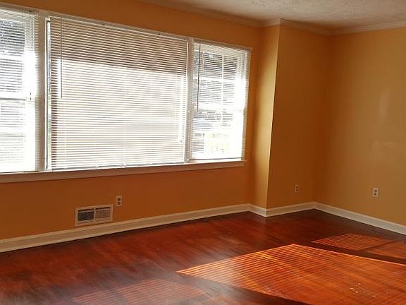 2nd image of 856 Sherwood Cir
