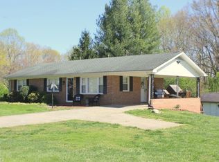 814 White Pines Country Club Rd, Mount Airy, NC 27030