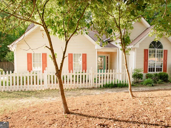 110 Orchard Vw, Fayetteville, GA 30215