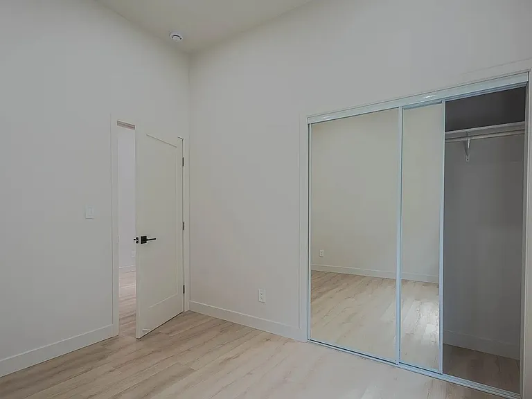 987 Harcourt Ave — Photo 12
