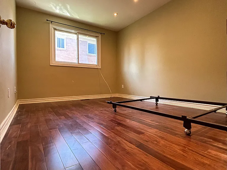 23 Pineway Blvd #MAIN FLOOR — Photo 13