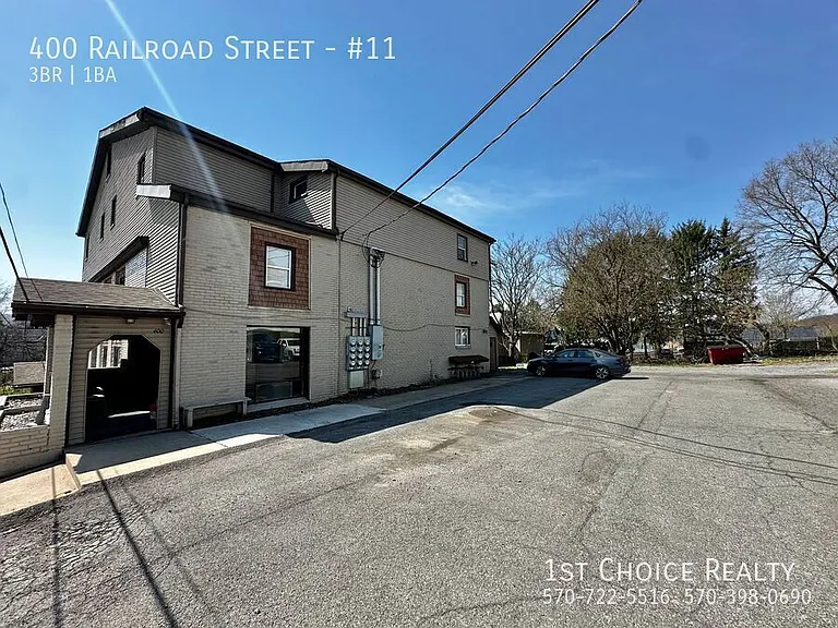 400 Railroad St #11 — Photo 2
