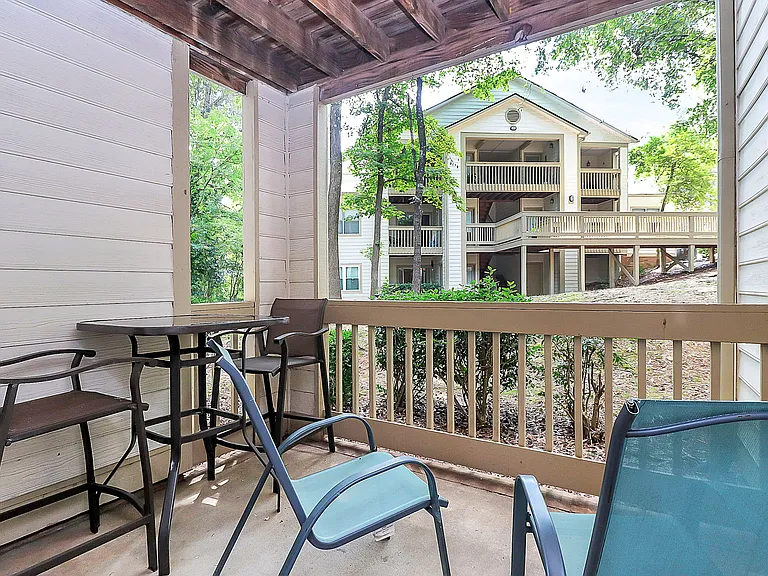 1001 Churchill Downs Ct #J — Photo 24