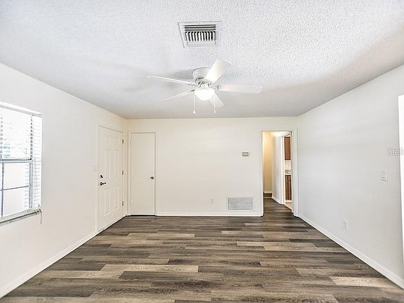 4th image of 2636 Oak Dr