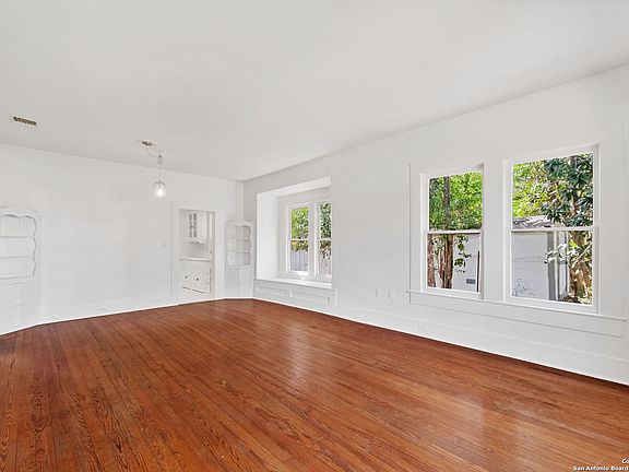 5th image of 740 ESTES AVE