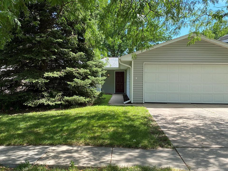 1st image of 649 Lakeshore Dr