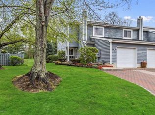 5 Rambling Meadows Ct, Tinton Falls, NJ 07724