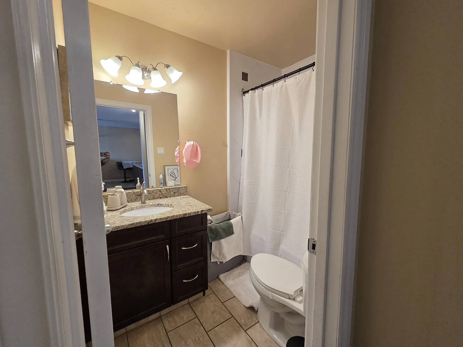 Town Manor — Photo 4
