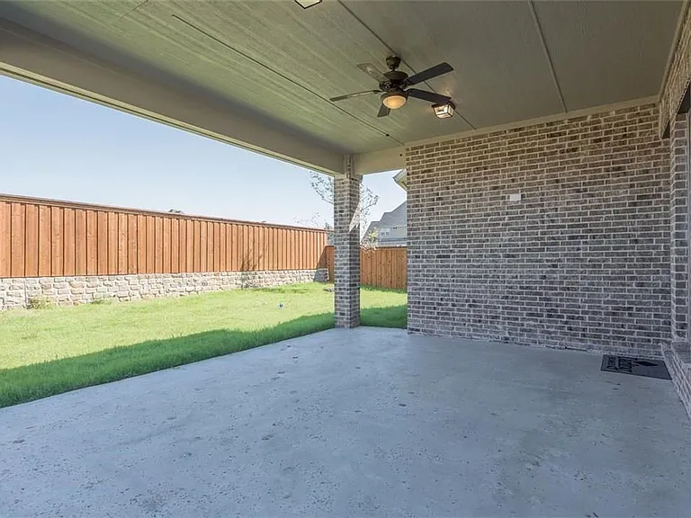 560 Thoroughbred Ave — Photo 22