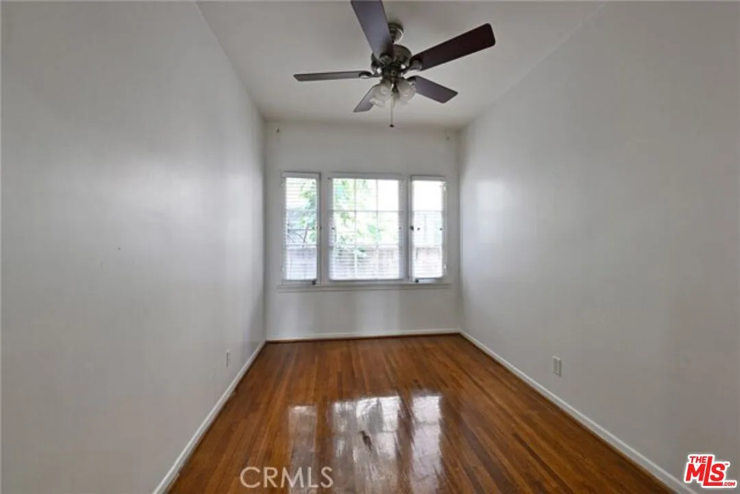 1 bed, 1.0 bath, 1000 sqft, $2,996 — Photo 3