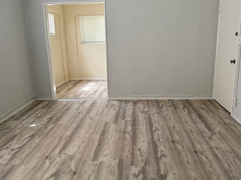 628 E Elk Ave #101 — Photo 4