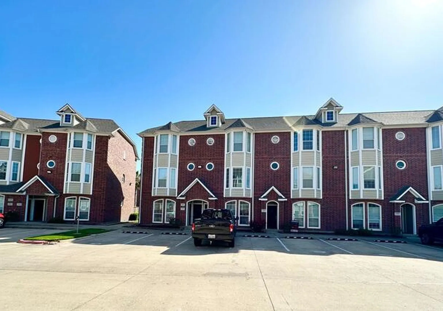 College Station - 1 bedroom 1 bath premiere furnished rental at Lakeridge — Photo 2