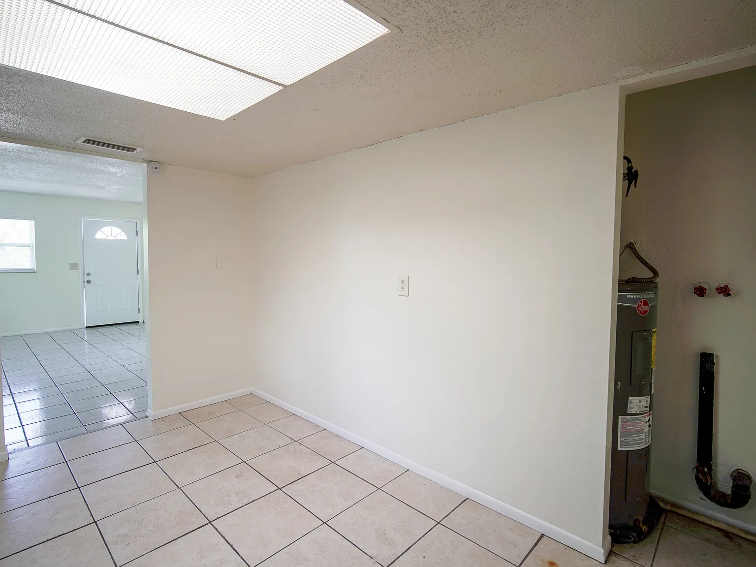 2 bed, 825 sqft, $1,800 — Photo 3