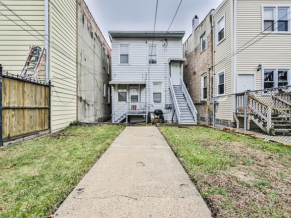 5th image of 3430 W Le Moyne St
