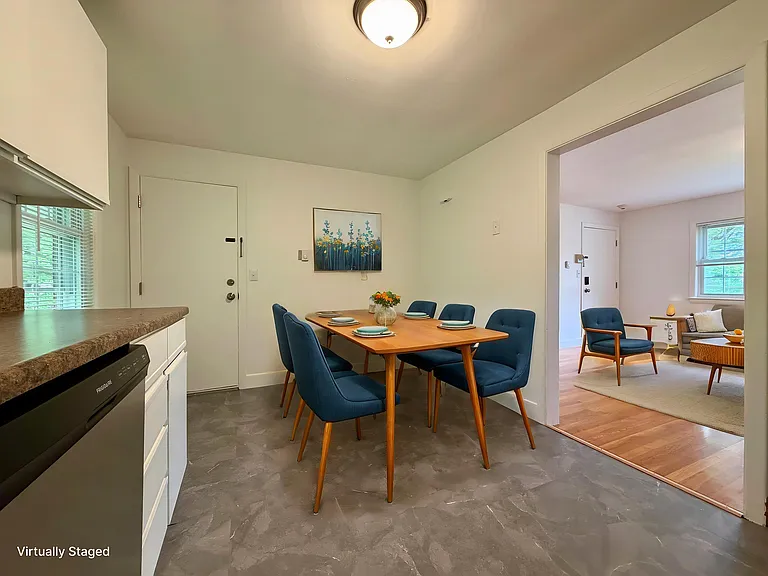 Kitchen (Virtually Staged)