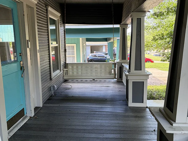Front Poarch with swing