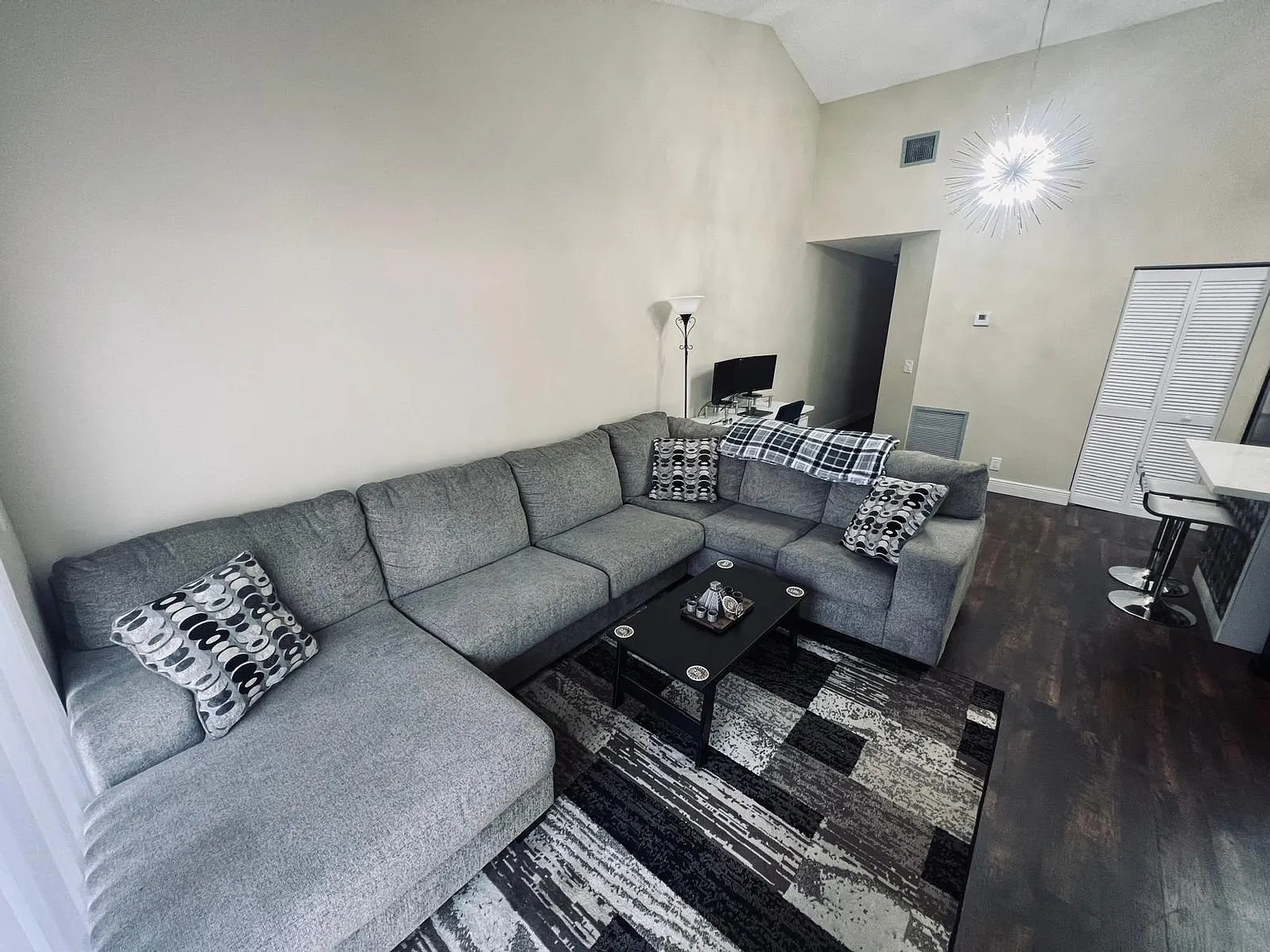 2 bed, 1139 sqft, $1,100 — Photo 2