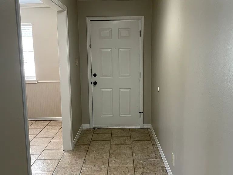 3501 Pinecrest St — Photo 2