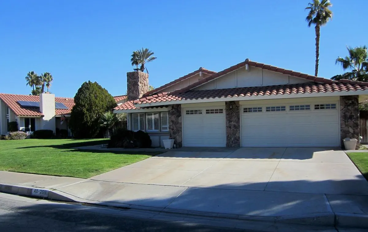 Building Photo - 40255 Sagewood Dr