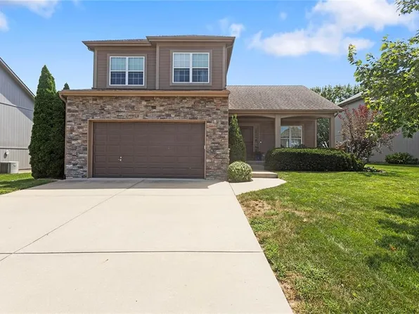 1725 NE Nine Oaks Dr, Lees Summit, MO 64086