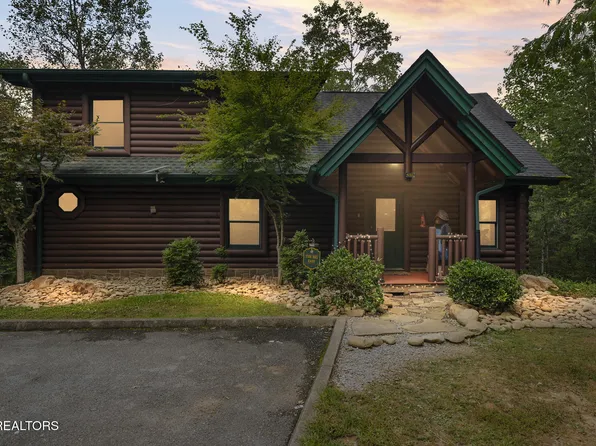 635 Gatlinburg Falls Way, Gatlinburg, TN 37738