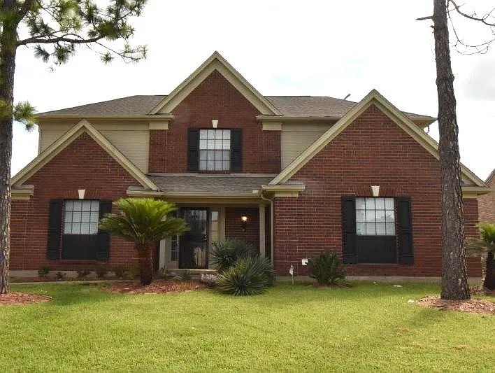 9007 Woodleigh Dr