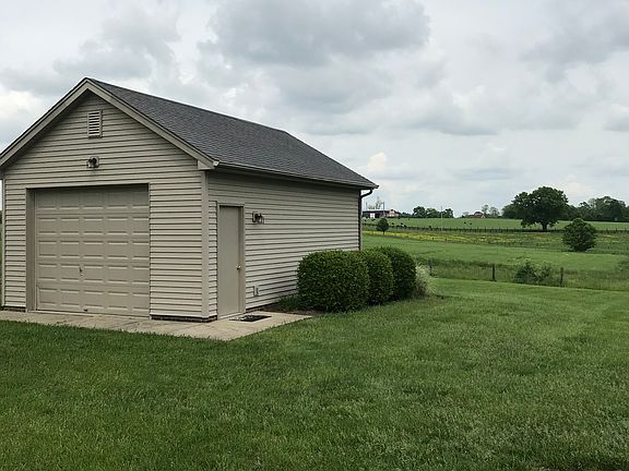 4th image of 817 Lakeview Dr