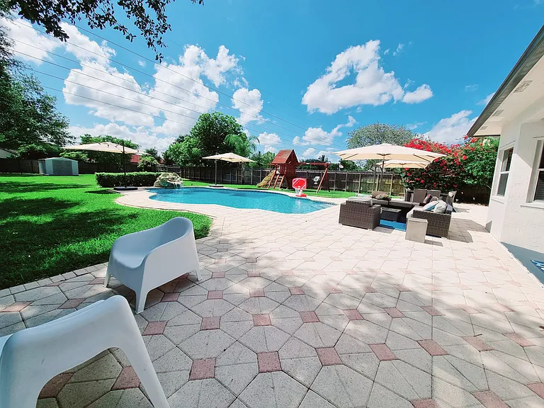 5761 Surrey Cir E — Photo 17