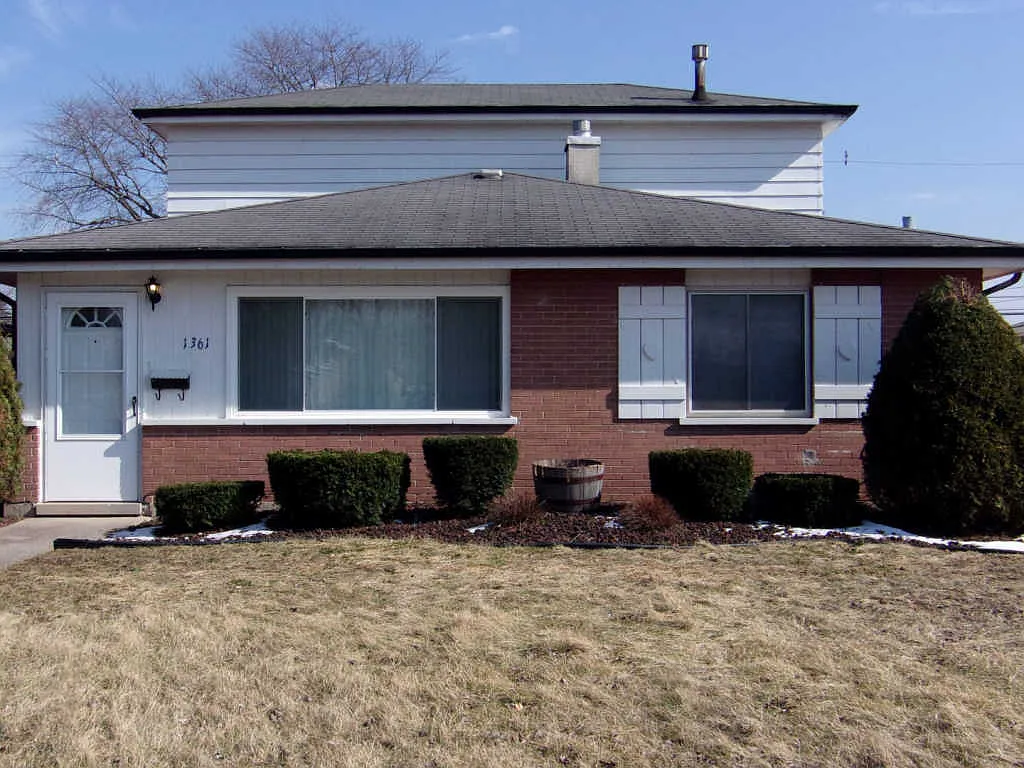 1361 Mackinaw Ave photo 1
