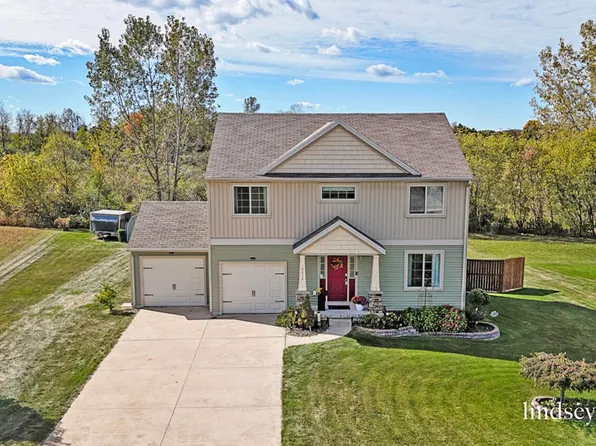 16232 Trent Ridge Dr, Cedar Springs, MI 49319