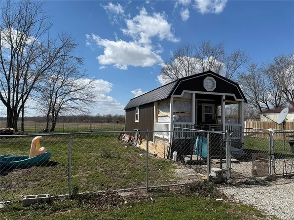 219 N West St, Brownstown, IL 62418