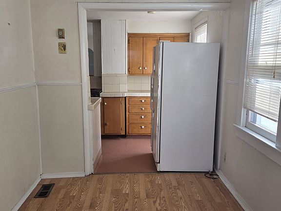 5th image of 4408 Cambridge St